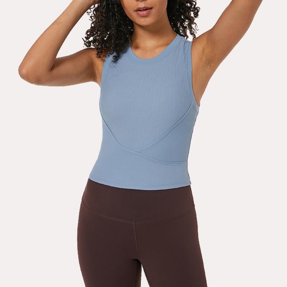 Workout Top 💪🏼 - Picture 2 of 2